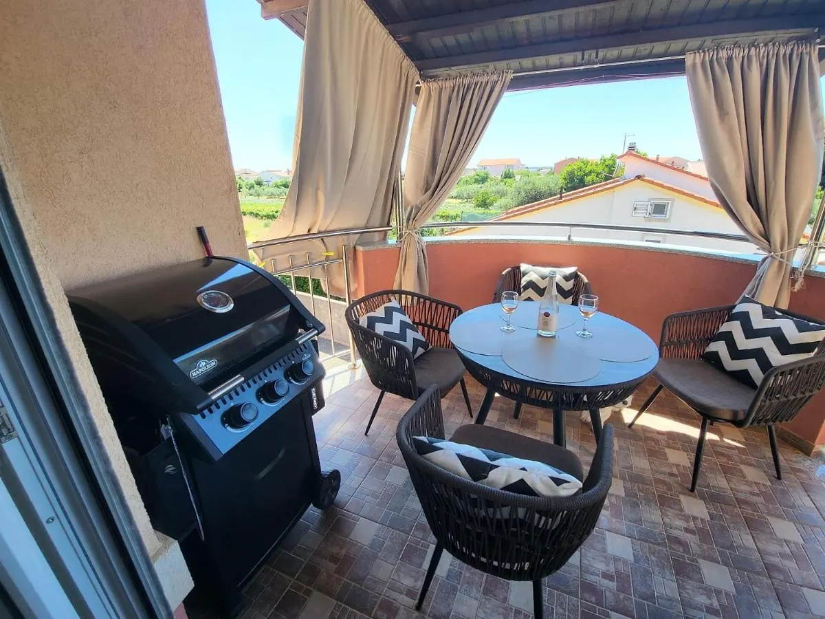 Apartment Anabella فاجانا
